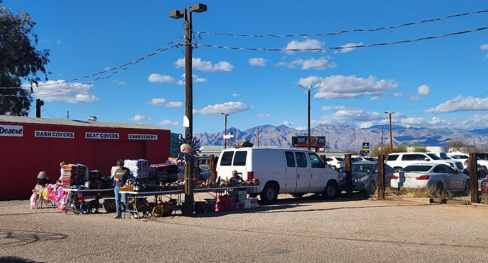 Tanque Verde Swap Meet, United States